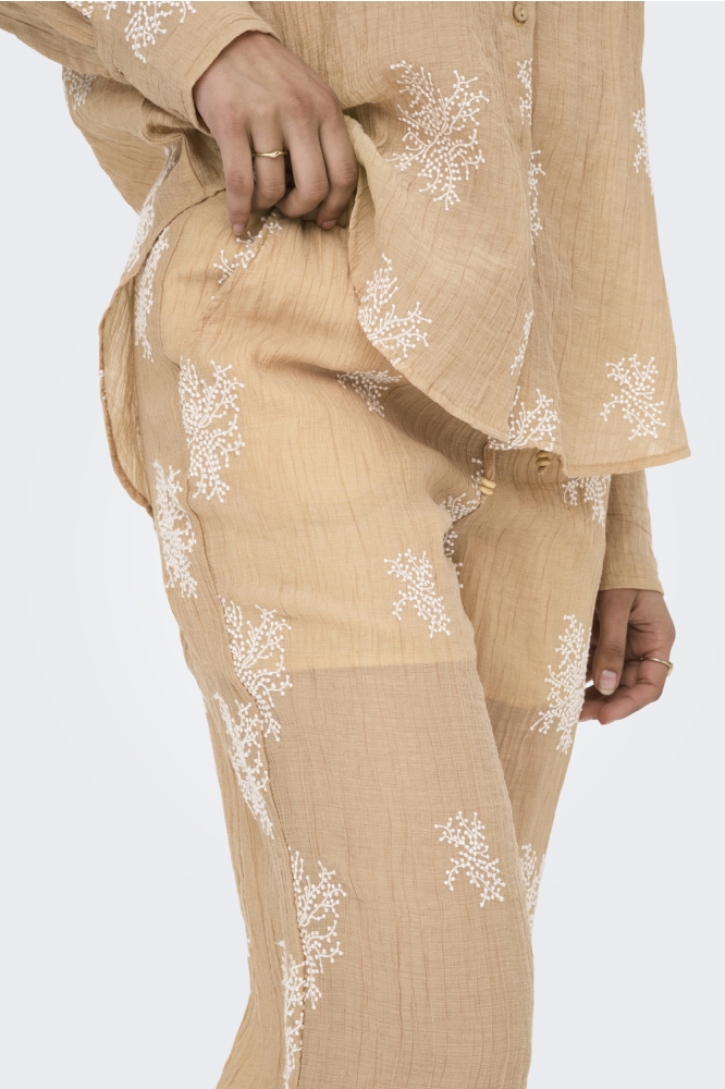 JDYTHEO HW WIDE EMBROIDERY PANT WVN 15352649 LATTE/FLOWER EMB